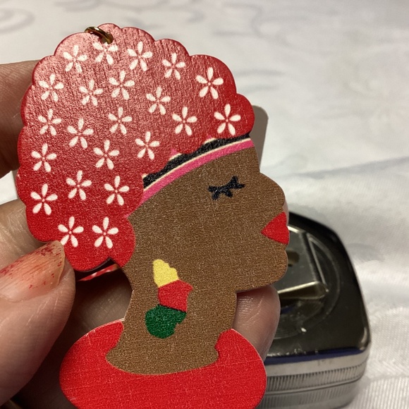 AFRO AMERICAN BEAUTIFUL LADIES WOODEN EARRINGS - Picture 10 of 10